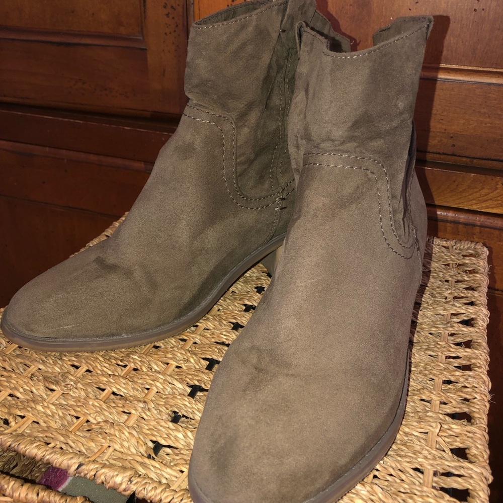 MERONA ‘Sawyer’ ANKLE BOOTS - brushed faux suede heeled boots in Taupe Beige